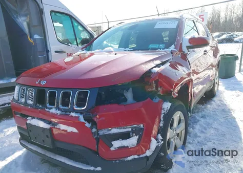 2019 Jeep Compass Latitude 4X4 z USA, uszkodzony, nr VIN 3C4NJDBBXKT813165